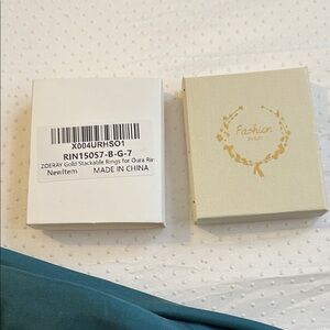 Zoeray stackable ring gold for oura. Comes with thank you card & cleansing cloth